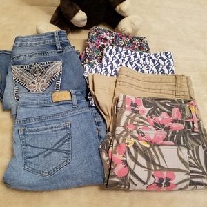 WOMENS SHORTS SIZE 6  (LOT OF 6)